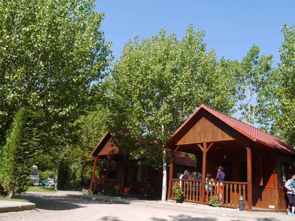 Camping Riera Merles Borreda ภายนอก รูปภาพ